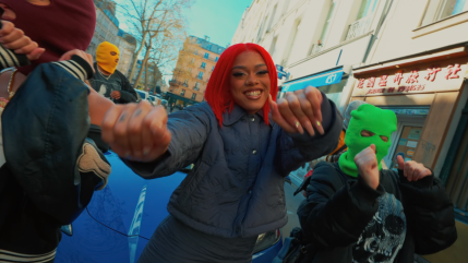 Dessplora alterne entre rap et mélodie sur "BB"