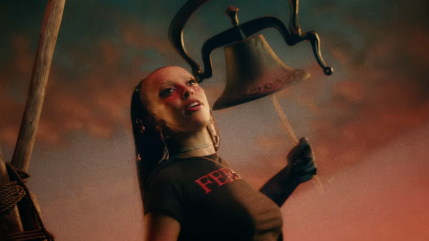 Doja Cat balance le clip bizarroïde de "Paint The Town Red"