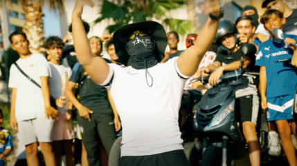 Gambino prolonge l'été avec "Mon Jauné"