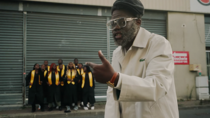 Genezio en vieillard dans le clip de "GÉ L'HISTOIRE" Genezio en vieillard dans le clip de "GÉ L'HISTOIRE"