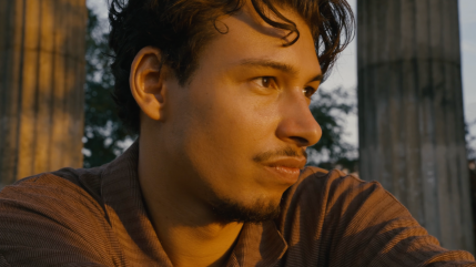 Georgio dévoile le clip du saisissant "Infini"