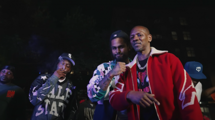 Giggs & Dave East dansent avec des "Starlets" Giggs & Dave East dansent avec des "Starlets"