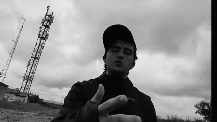 H JeuneCrack : encore une fois il rap "Au max"