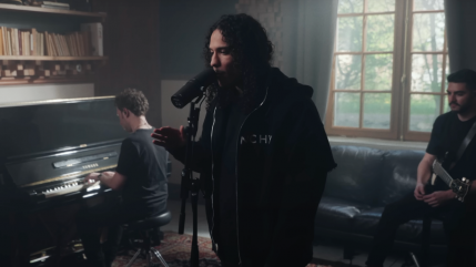 Hatik balance une session live de son nouveau titre : "Un gosse"