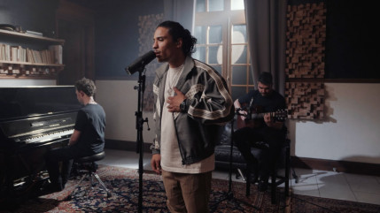 Hatik en session live pour interpréter "Shoot"