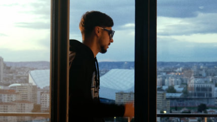 Janis invite AM La Scampia sur "Prix Puskàs"