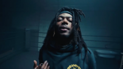 JID et Lute s'entraînent dans une salle de boxe dans le clip de "Ma Boy" JID et Lute s'entraînent dans une salle de boxe dans le clip de "Ma Boy"
