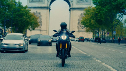 Jul à Paris pour le clip de "Nostalgique"