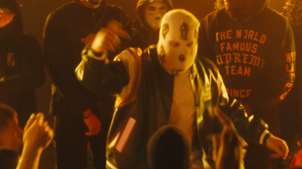 Kalash Criminel est déchainé dans "Viens que j'te frappe"