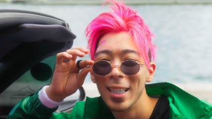 KronoMuzik dévoile son visage dans le clip de "WATCH OUT"