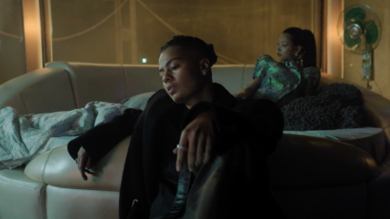 Lala &ce dans une dystopie dans le clip de "No More Time" Lala &ce dans une dystopie dans le clip de "No More Time"