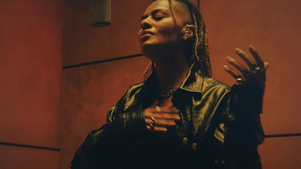 Lala &ce interprête "Jalouse" en live