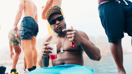 Landy en mode good vibes dans son nouveau single, "Encore plus"