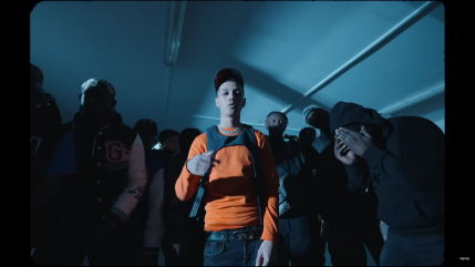 Larry découpe dans "Nohalal" Larry découpe dans "Nohalal"