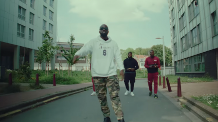 Le Dark dévoile le clip de l'entraînant "Air Max TN"