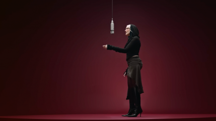 Lolo Zoua&iuml; illumine la semaine avec son Colors "Rose du d&eacute;sert, partie 2"