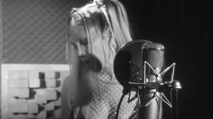 Mara est Bonnie dans "Bandits"