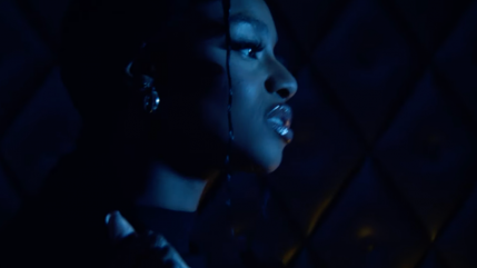 Melina veut un homme "Comme son ex" dans son nouveau single Melina veut un homme "Comme son ex" dans son nouveau single