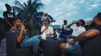 Meryl en mode kompa dans "Champagne Ké Fraises" Meryl en mode kompa dans "Champagne Ké Fraises"