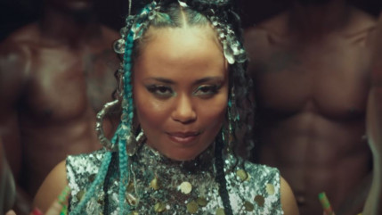 Moliy vous fait bouger fort avec le clip de "Shake It To The Max"