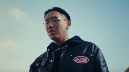 Monsieur Nov demande "Dis-moi"