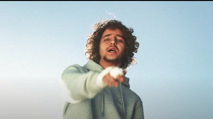 Mougli dévoile "Zinedine" un single qui envoie du lourd Mougli dévoile "Zinedine" un single qui envoie du lourd