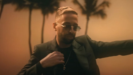 Naps en mode célébration dans le clip de "le fruit de mon époque" Naps en mode célébration dans le clip de "le fruit de mon époque"