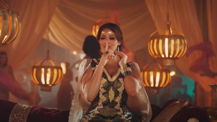 Nej' en reine du désert dans "Warda"