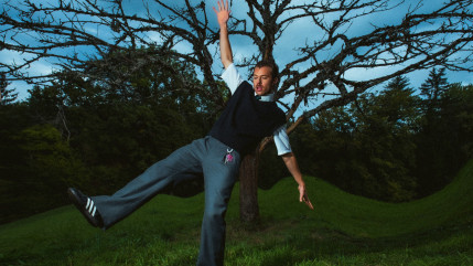 Nelick est en retard dans "2LATE"