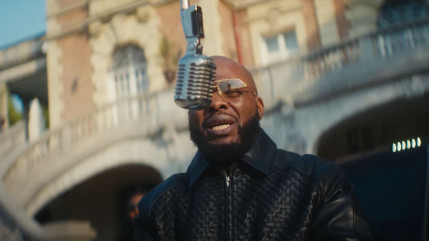 Pit Baccardi découpe dans "Feu"