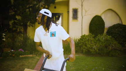 Rapi Sati devient livreur de "Brocolis" dans son nouveau clip