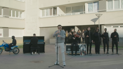 RK dévoile la version acoustique de "Lola"