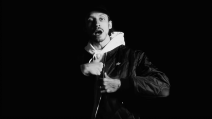 Roméo Elvis balance un nouveau titre : "Iggy Pop"