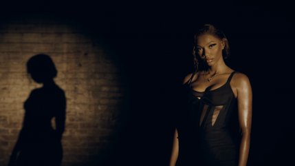 Ronisia ouvre son coeur dans "C'est toi" (clip 19 juillet ajouter lien)