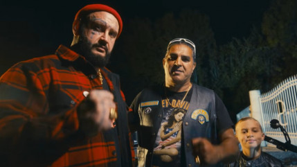 Seth Gueko avec Joe Lopez dans le clip de "L&eacute;gende du Voyage"