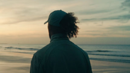 Shrkn met la lumière sur Rosae II avec le clip “Néon” !