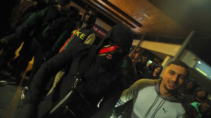 Sicario78 et Kalash Criminel jouent sur une "Guitare triste" Sicario78 et Kalash Criminel jouent sur une "Guitare triste"