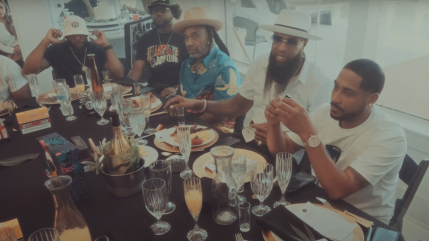 Slim Thug en mode célébration dans "Waves"