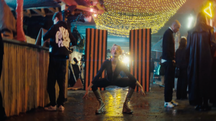 Slimka est "Jamais comme les autres" dans son nouveau single