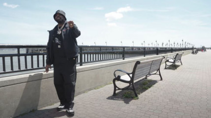 Smoke DZA toujours aussi perché dans "One Time"