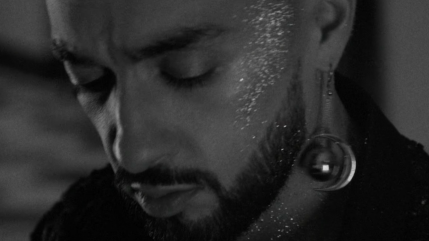 Sofiane Pamart dévoile le clip du délicat "Vera" Sofiane Pamart dévoile le clip du délicat "Vera"