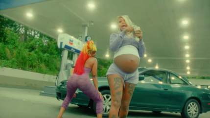 Summer Walker s'essaie au rap dans "Sense dat God gave you"