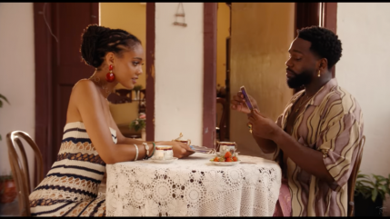 Tayc sort le grand jeu à sa femme dans le clip "Love Me" Tayc sort le grand jeu à sa femme dans le clip "Love Me"