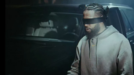 TH menaçant dans "Tu vas te faire drive-by un vendredi" TH menaçant dans "Tu vas te faire drive-by un vendredi"