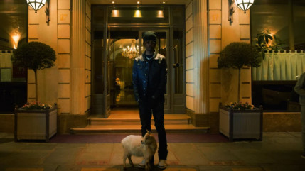 thaHomey se pavane sur le "BLVD. HAUSSMAN"