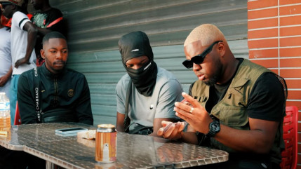 Tiito fait de la "Jersey" avec Kerchak