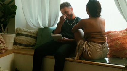 Warren Saada envoie le clip "Mère ya Palais"