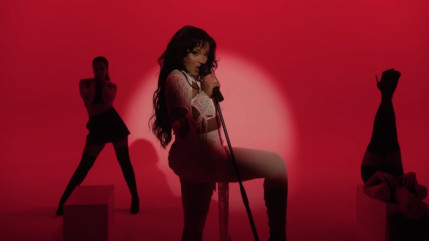 Wejdene de retour avec le clip de "Le Feu"