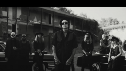 Yelawolf dégage un air dangereux dans "Everything"