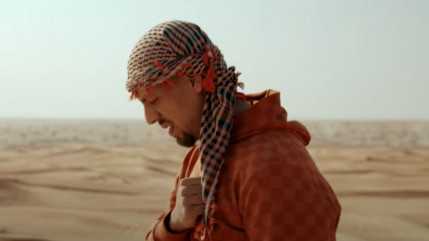 YL mélancolique dans "Pleure pas"